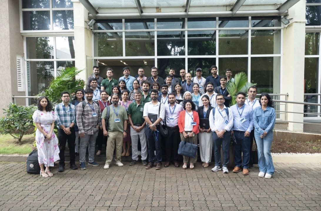 Participants of the Generative AI for Working Professionals programme at IIT Mumbai, gathered outside for a group photograph